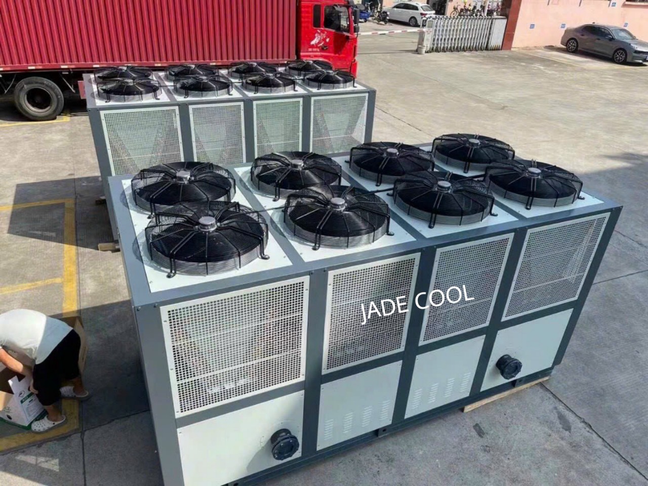 MÁY LÀM LẠNH NƯỚC CHẠY HÓA CHẤT JC-100FBX1/GIÓ GIẢI NHIỆT( 100HP) JADECOOL